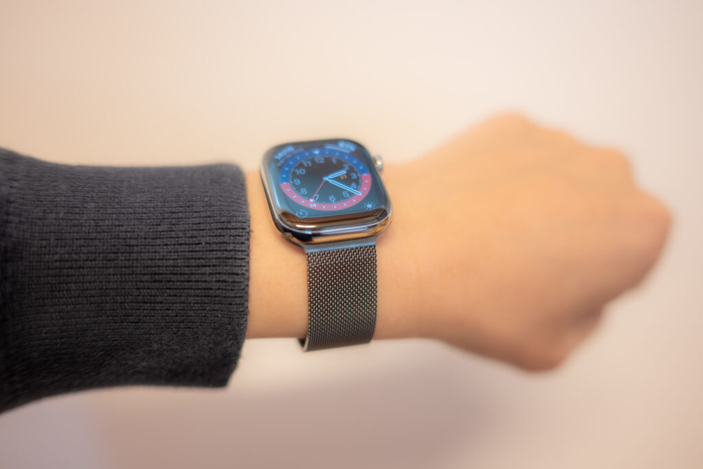 Apple Watchナチュラルチタンにスレートのミラネーゼループをあわせる【レビュー】