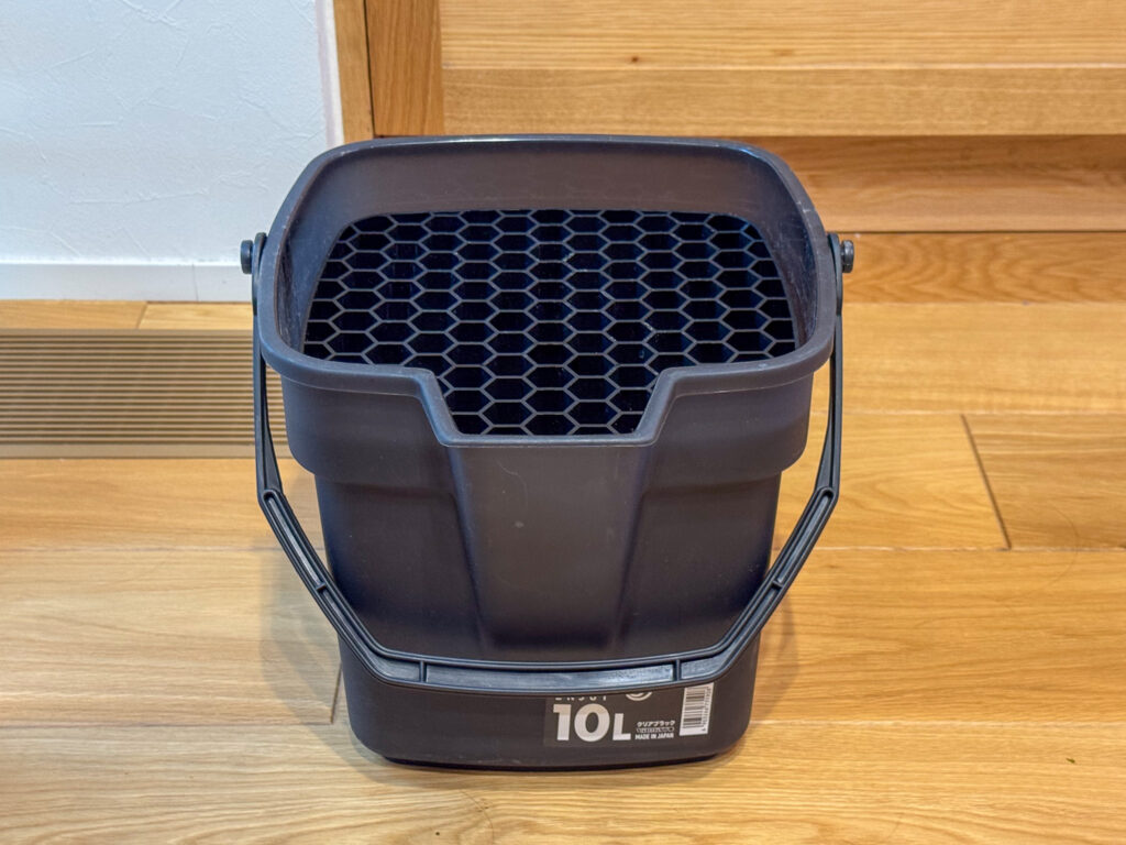 大和プラスチックの「バケツエンジョイ10型」と「ドレイニングトレイ」のセット