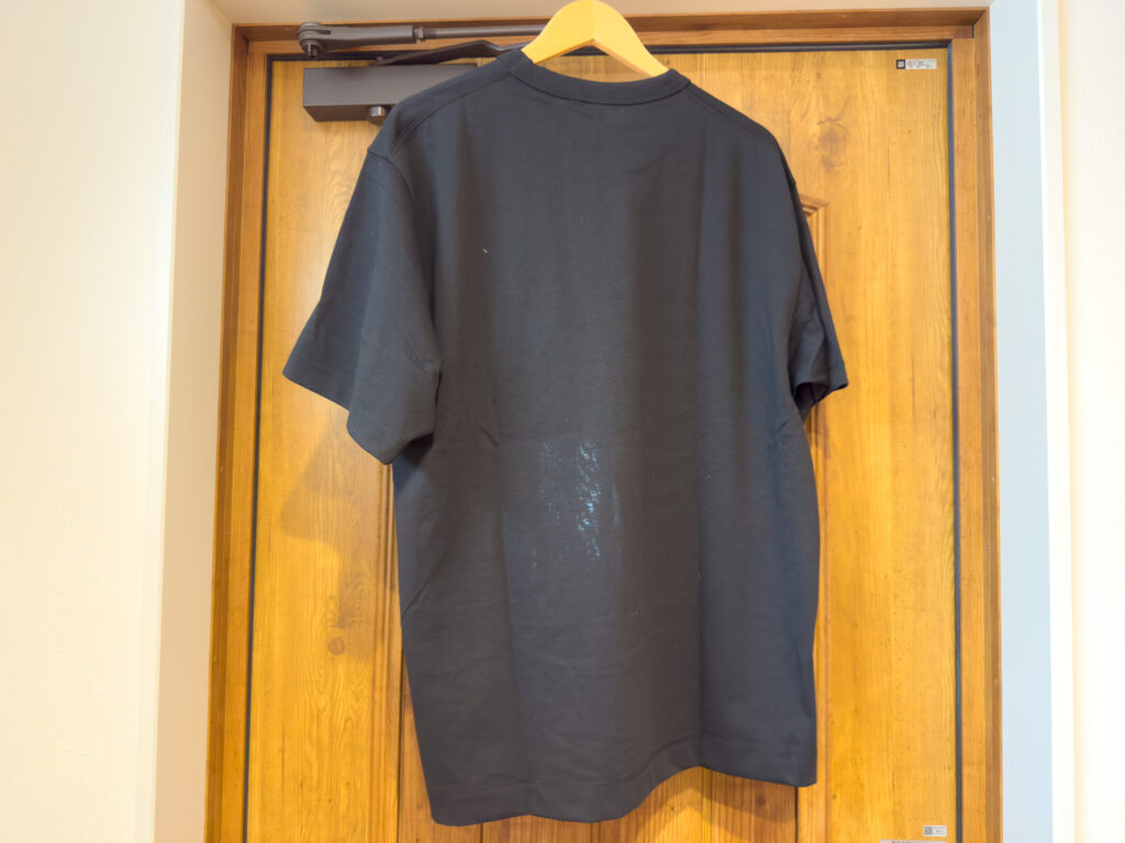 ナンガ ECO HYBRID BOX LOGO EMBROIDERY TEEの背面。ロゴやプリントのない無地